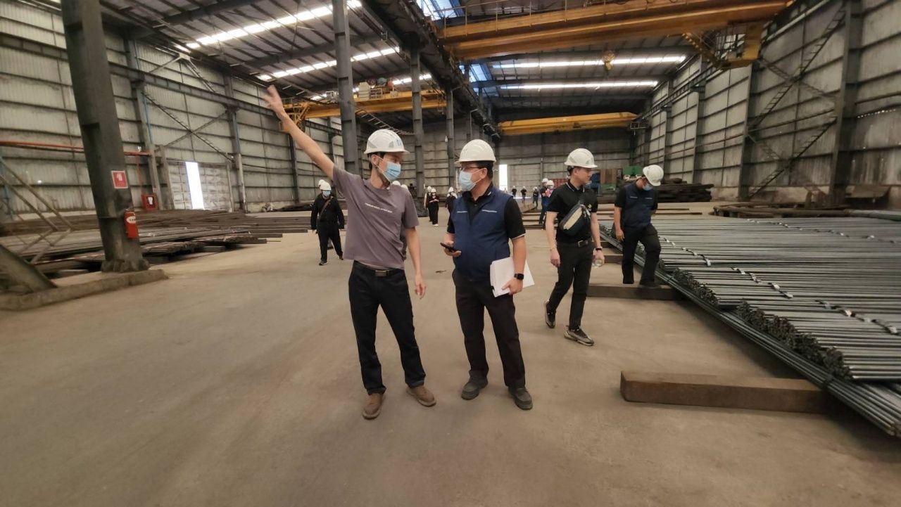 工厂部门检查“新克元”钢铁公司，给予一年改善品质时间