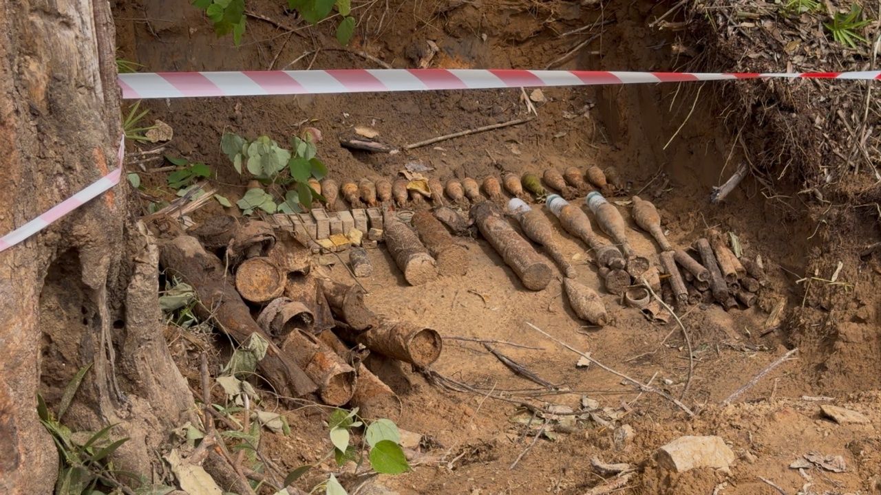 解除路边炸弹 建设通往“三栋房子”的安全道路，预计20天完成