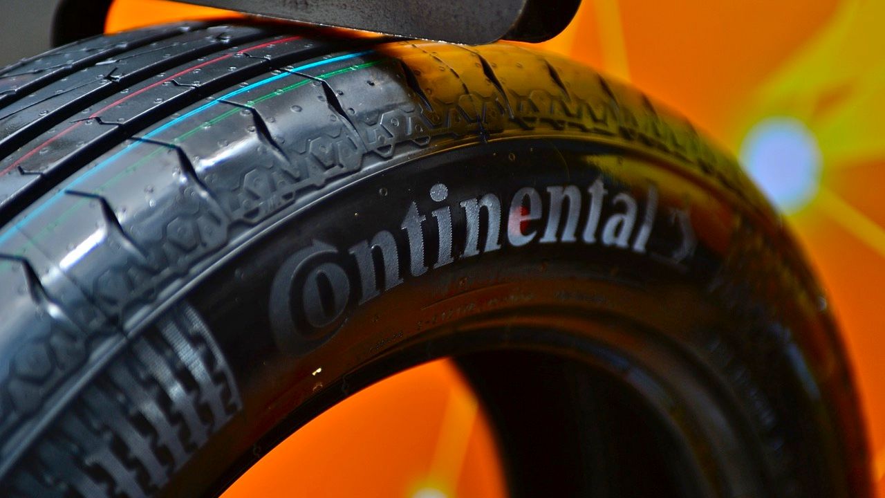 在 Continental Experience 2025 测试三款新轮胎的性能