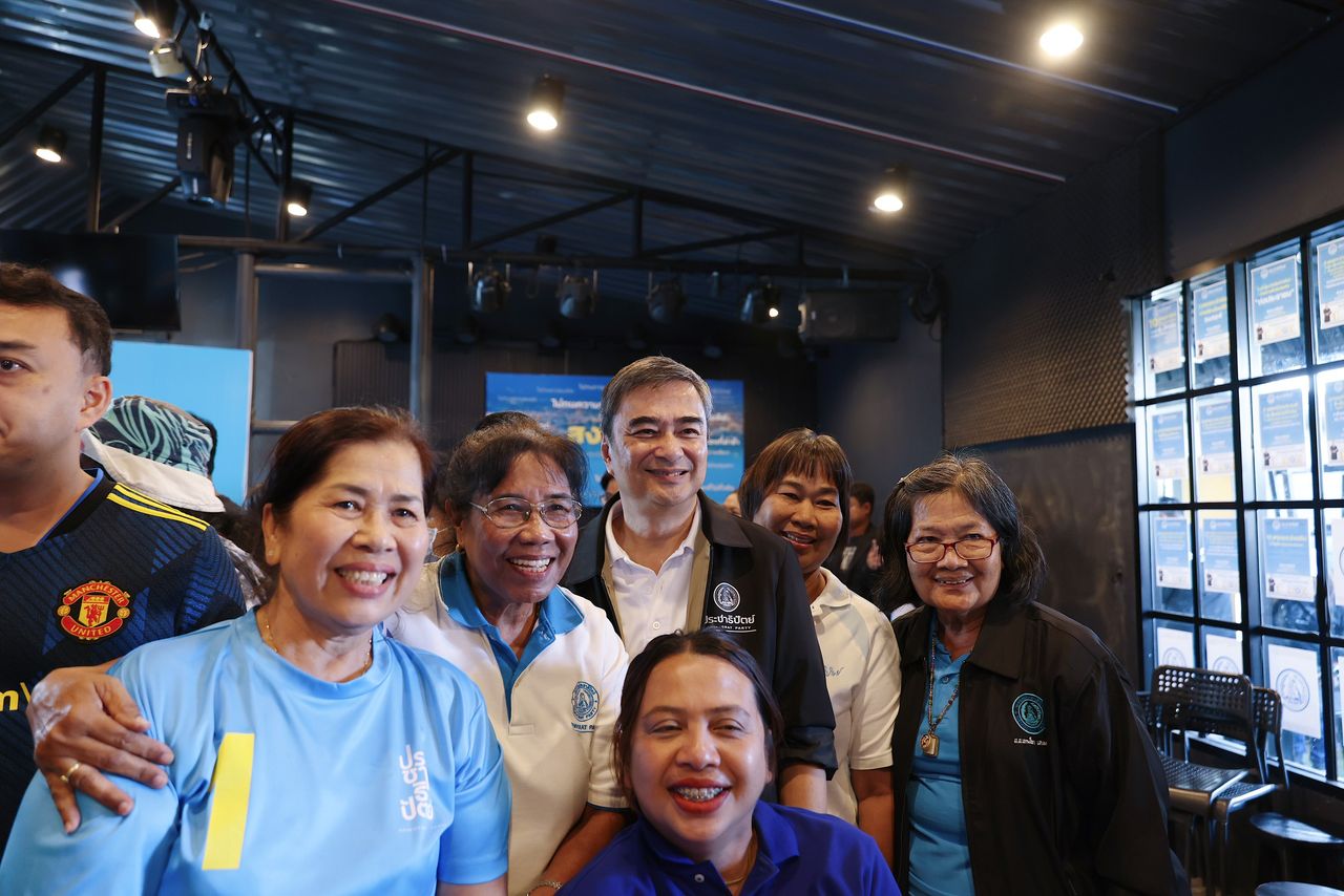 民主党推出九位宋卡省议员候选人——“Dr. Karadi”在曼谷竞选，提出“消除贫困的泰国”