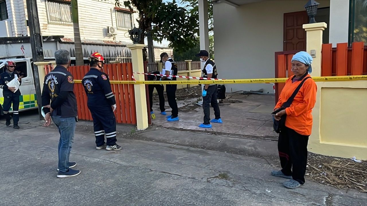 工人在新年后翻修房屋时,震惊地发现人类遗骸藏在屋顶天花板上