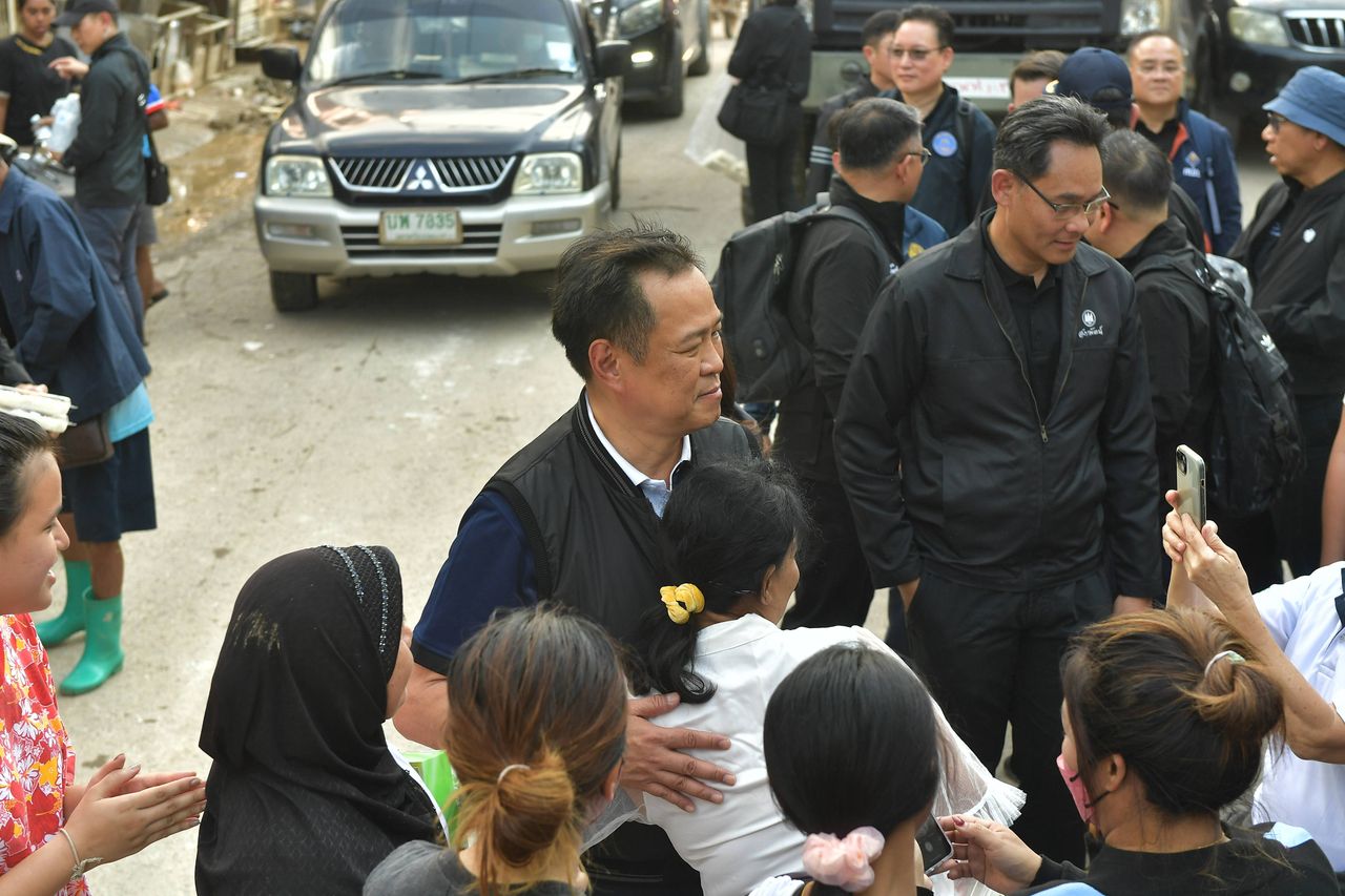 “阿努廷” 再次提醒居民不要忘记注册领取9000泰铢的补助 - “市长潘” 现身接待