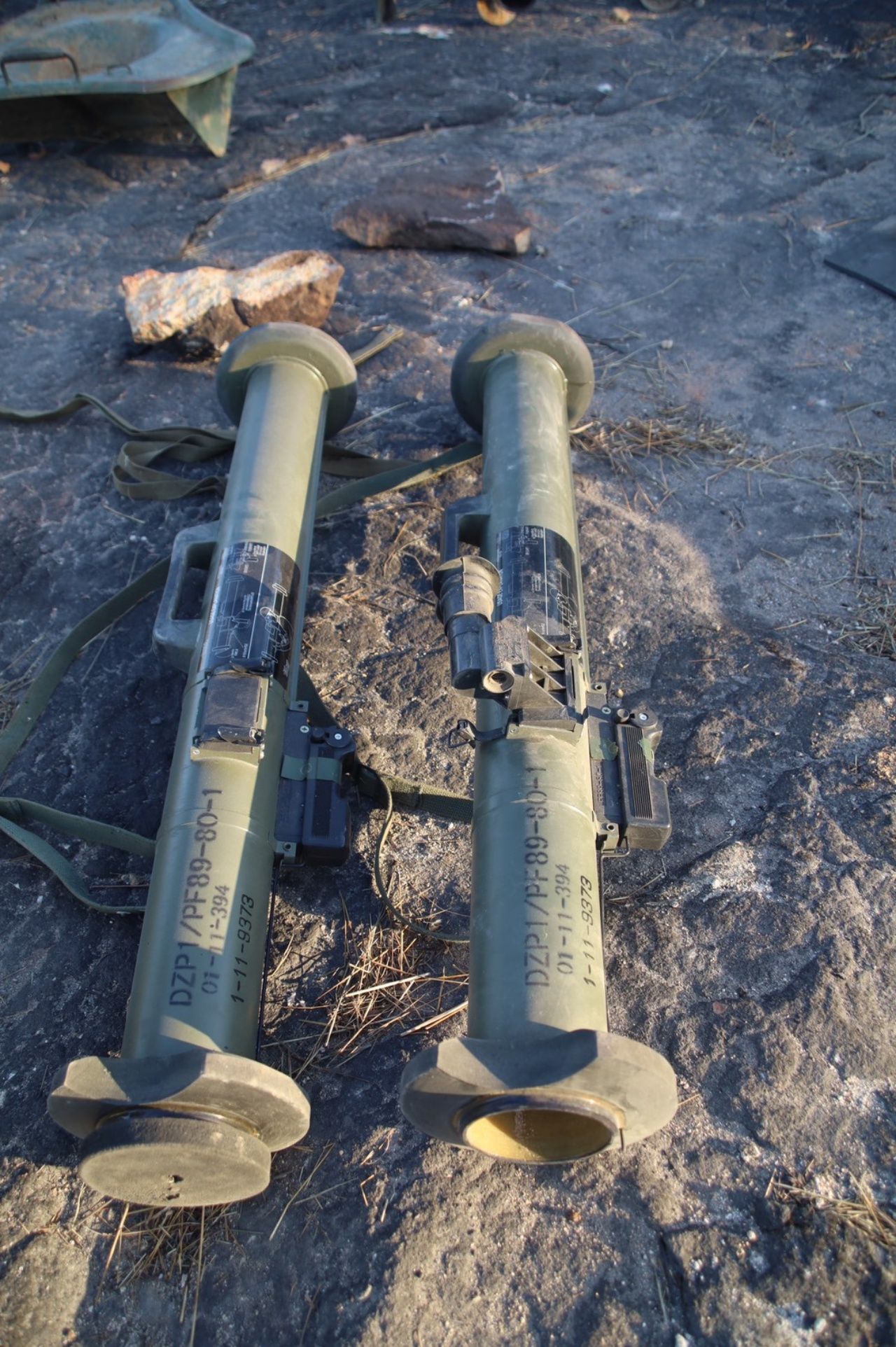 又找到大量“武器库” 中国制造的致命武器被柬埔寨军队遗弃在500高地