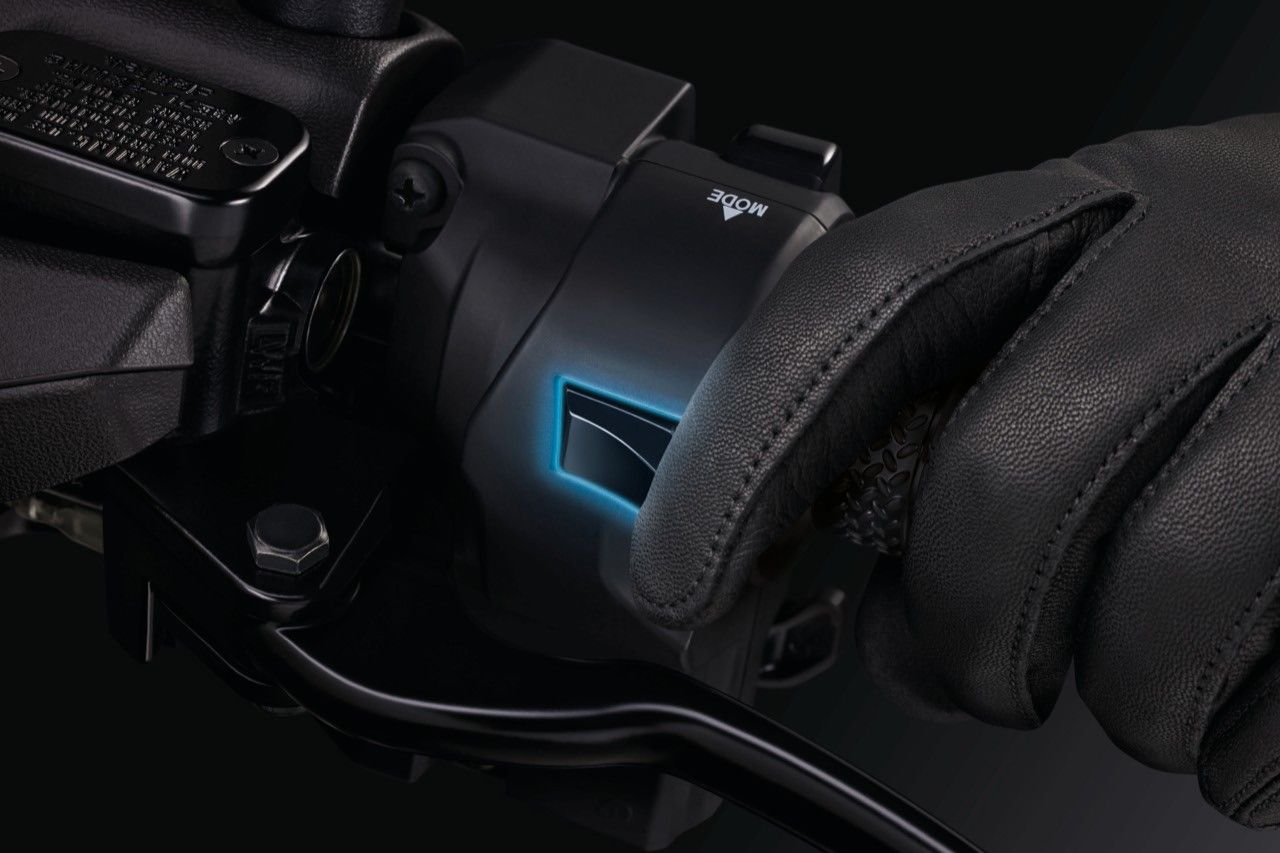 新款自动摩托车:NEW YAMAHA NMAX Tech MAX 新色 THE MAX PRIDE BOOSTER