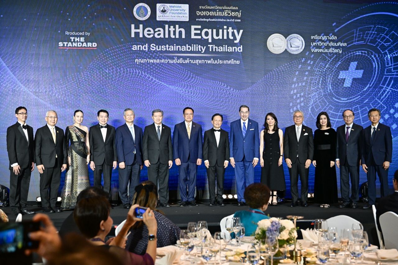 总理祝贺两位获得 2568 年度玛希敦大学奖的得主，赞扬他们的奉献精神