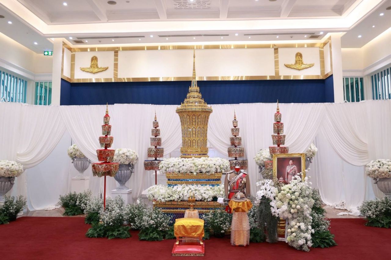 总理与警察总长一同悼念“科威特·华塔纳”并称其为指挥官的典范