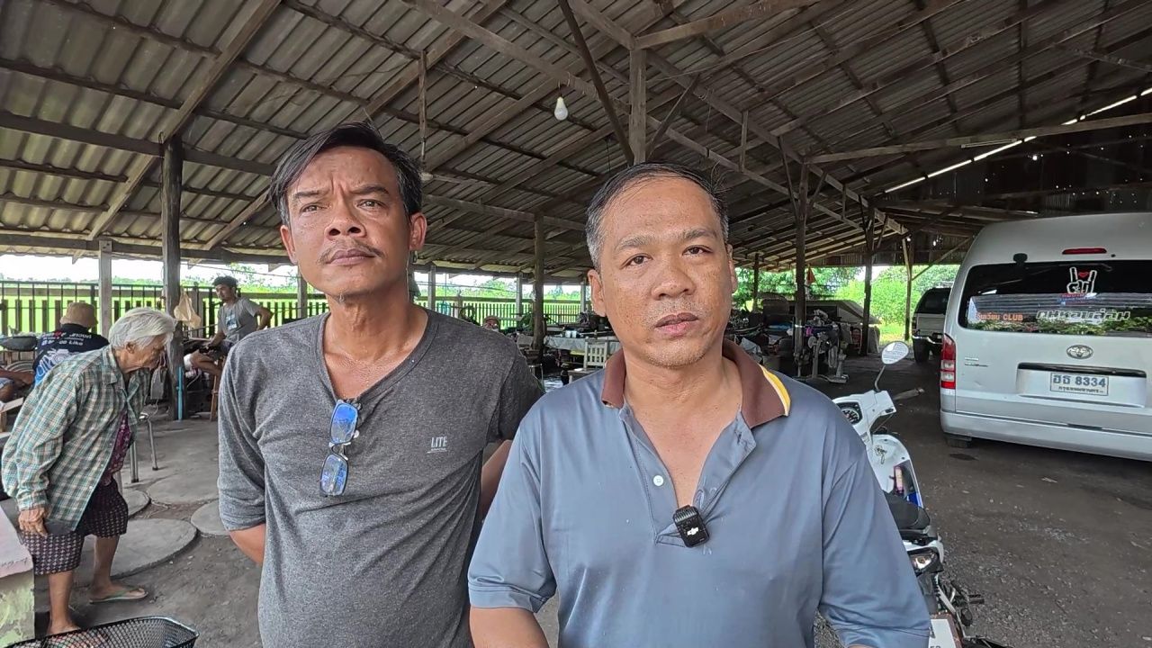 村民不堪忍受举风扇抗议烧炭厂，68岁老妇抱怨臭味致丈夫病逝