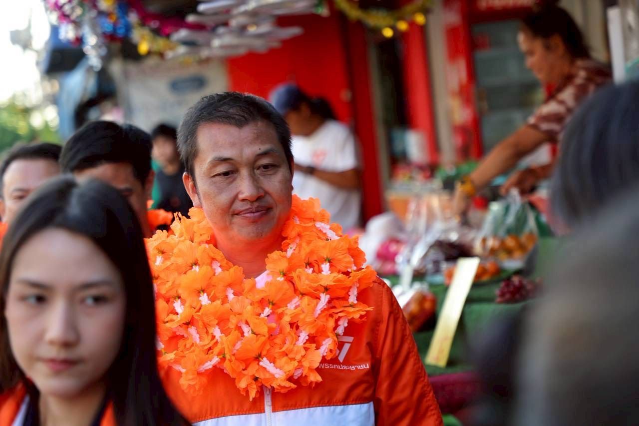 “帕瑞特”在拉底功进行竞选活动 希望为人民党插上橙色旗帜 上次仅差4票