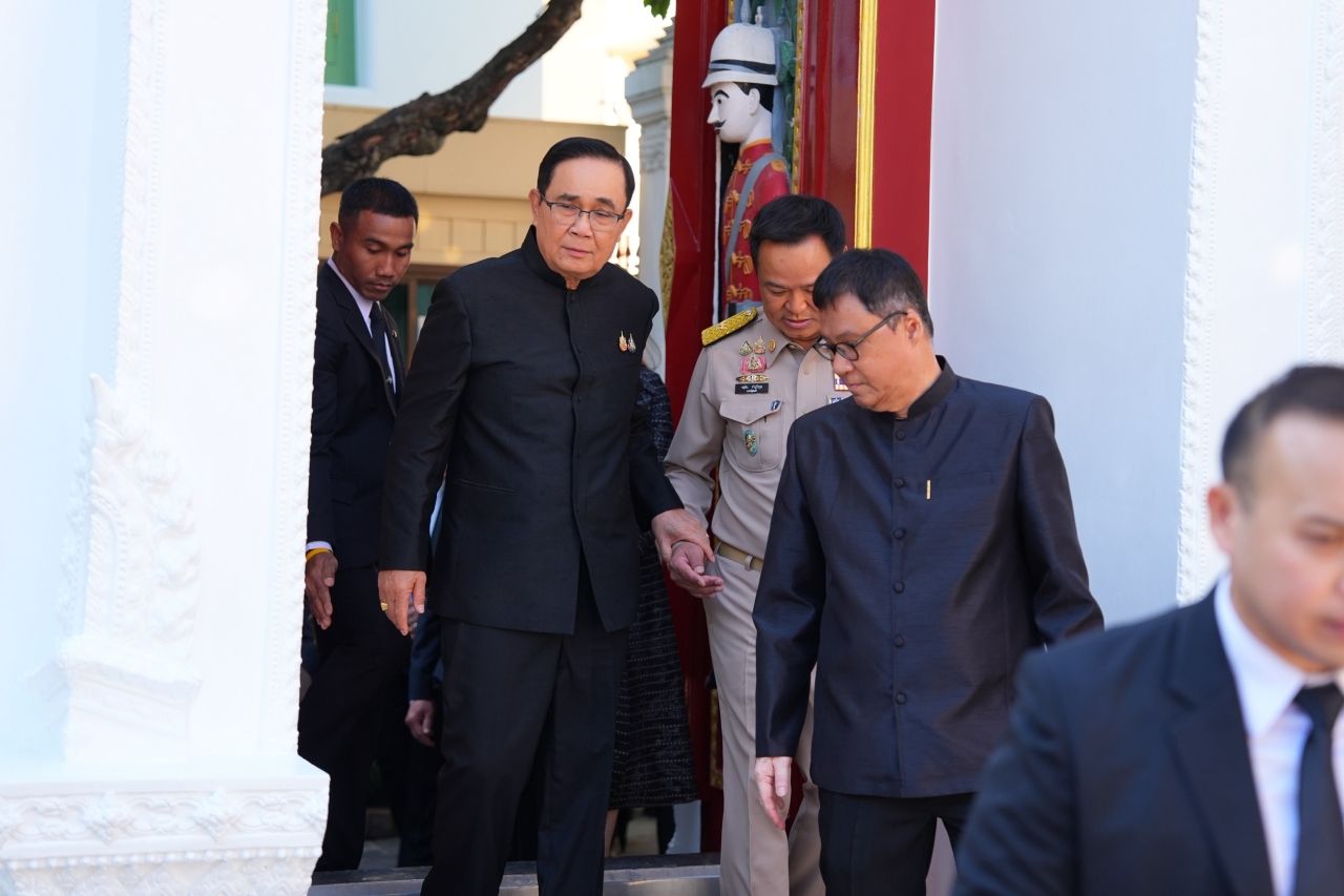 “大树” 鼓励 “阿努廷” 会面时恭敬“最高宗教领袖”