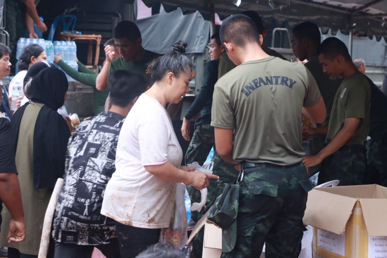 士兵救援洪水，没有被枪杀，第四军区命令所有团体上报自己进入该地区