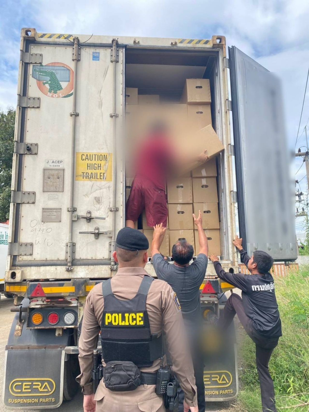 拦截运输“污染鸡蛋”的车辆,超过35万枚,风险传播