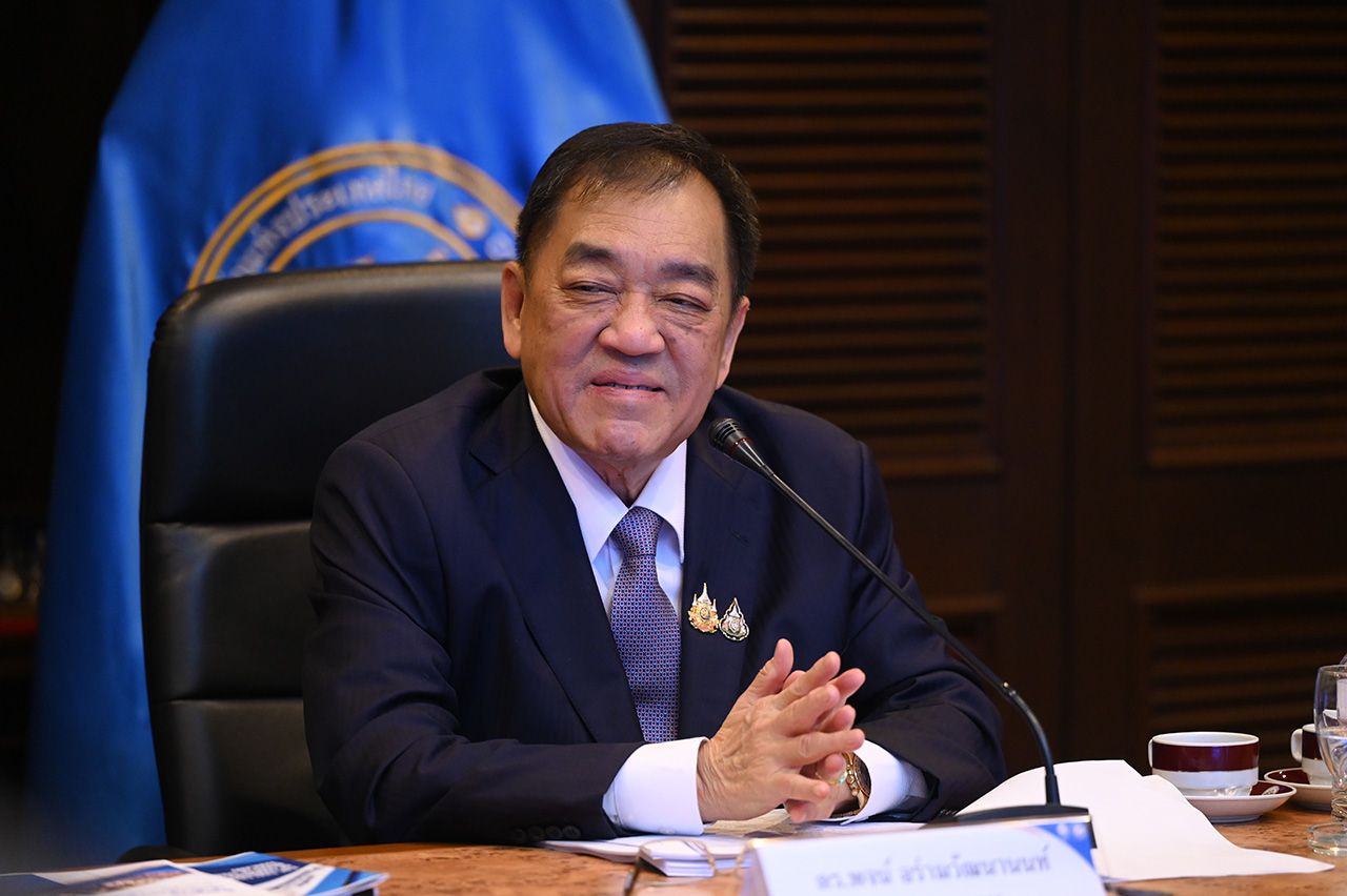 “阿努廷” 带领经济团队与泰国商会商讨，提出四项新政府紧急措施振兴国家