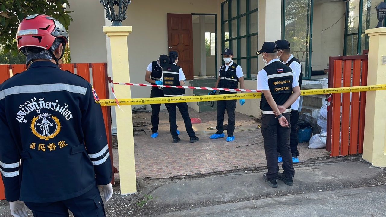 工人在新年后翻修房屋时,震惊地发现人类遗骸藏在屋顶天花板上