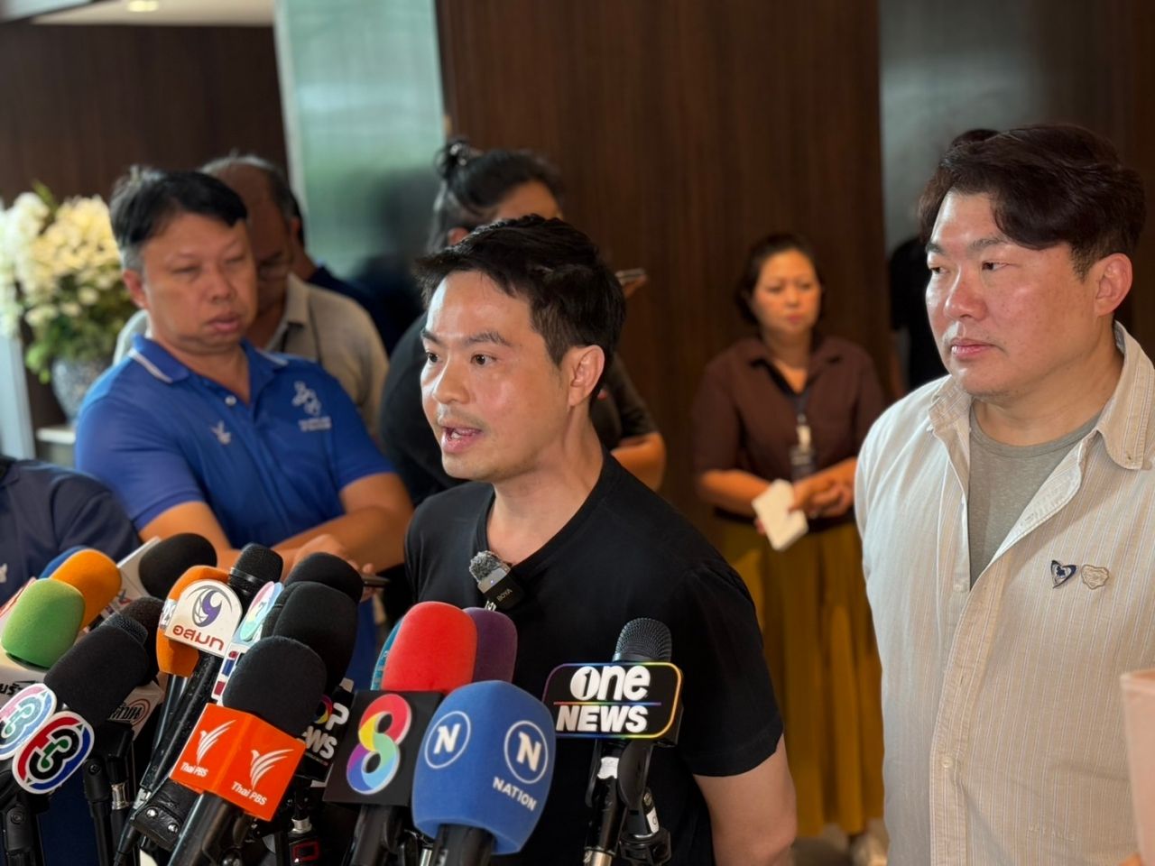 “帕拉顿”希望政府在9月29-30日发表政策声明，拨款250亿泰铢用于“半人半消费”项目