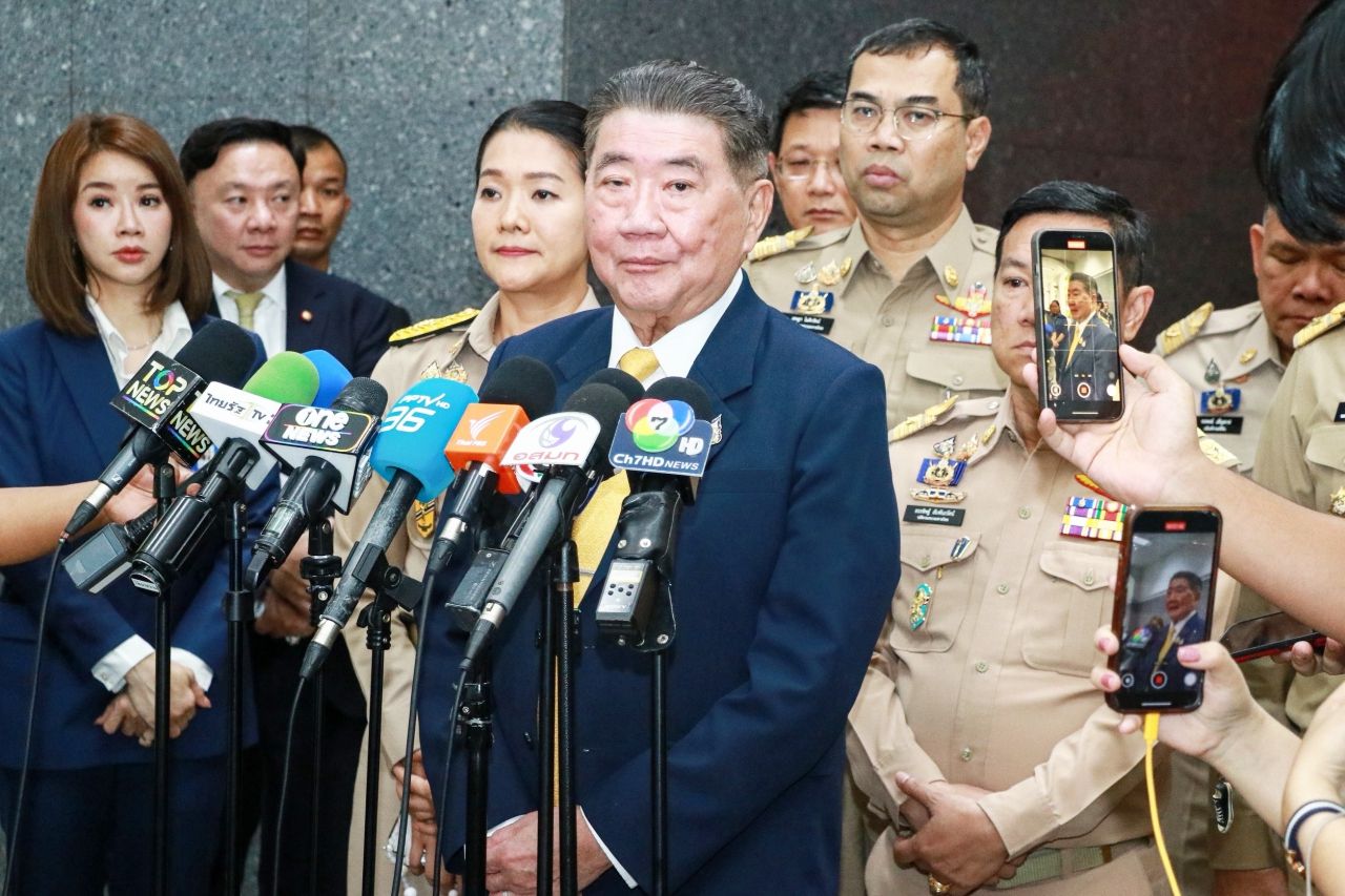 “普密他玛” 向内政人员传达政策，安努汀辞职后自称感觉如同内政部长