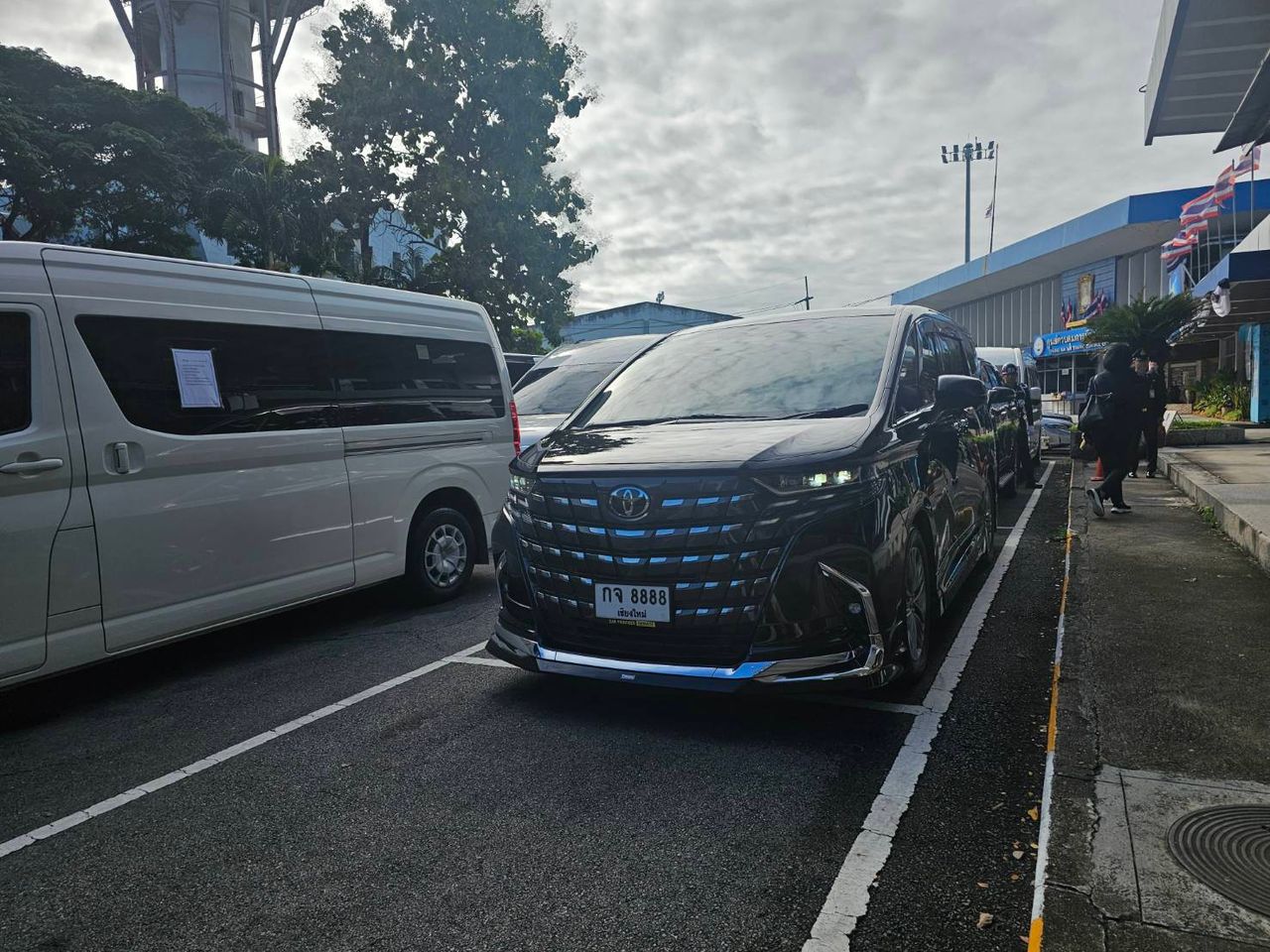 总理飞抵清迈追踪毒品案件及非法签发身份证案