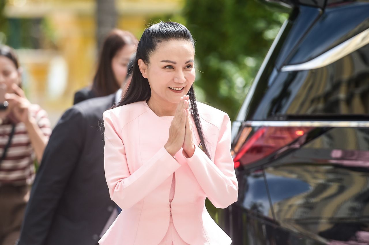 内阁最后一次会议- “Prasert” 携 Luang Pu Koon 回家