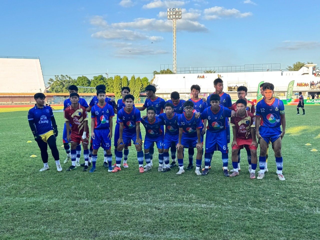 “派·力克” 向猜纳府学校授予冠军奖杯，称并非迎合潮流