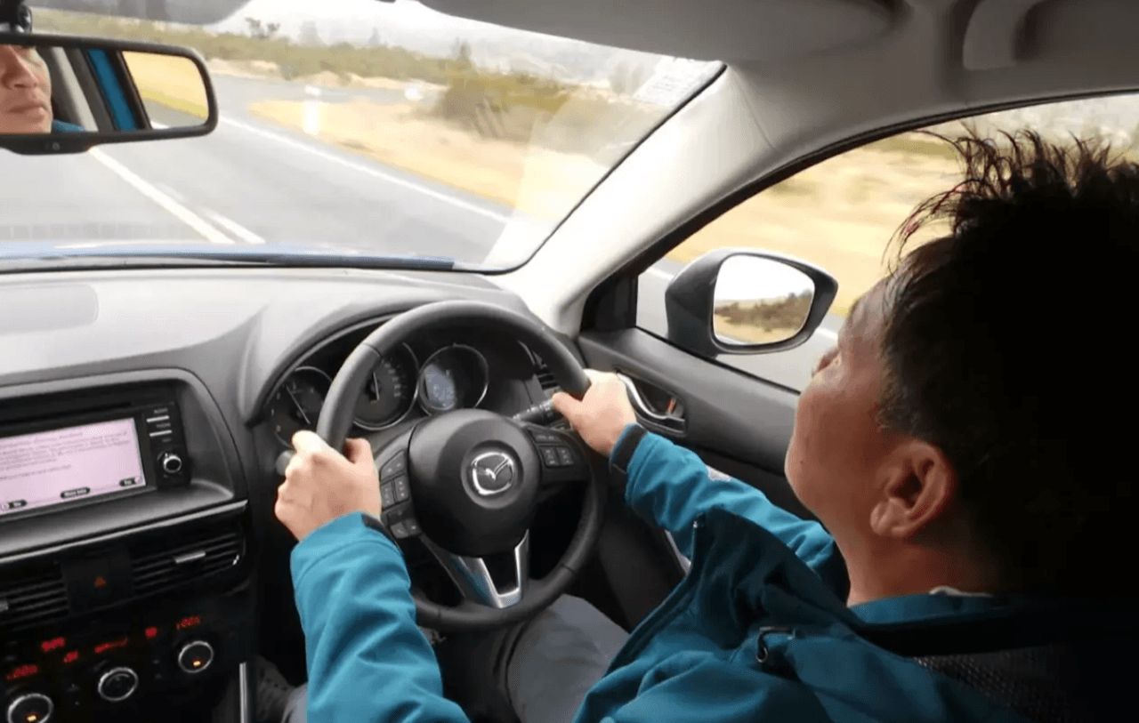 如何正确调整后视镜和侧视镜