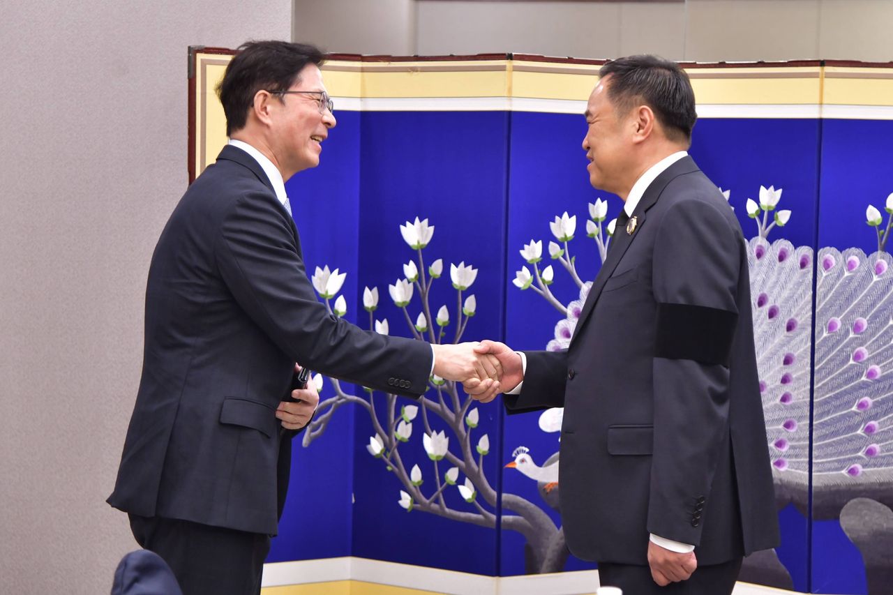 “安努汀” 巧遇新西兰总理 于饭前路上致意