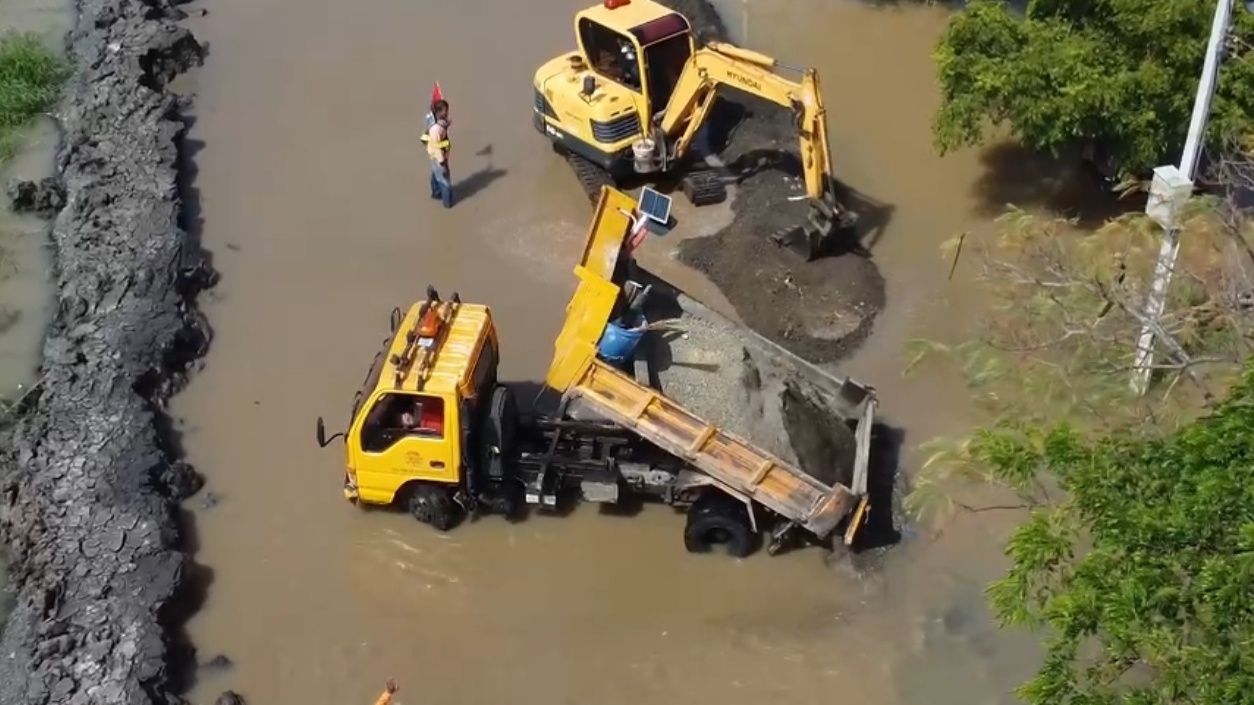 紧急修复“赛塞纳-帕克亥”公路,构筑防洪障碍并安装排水泵