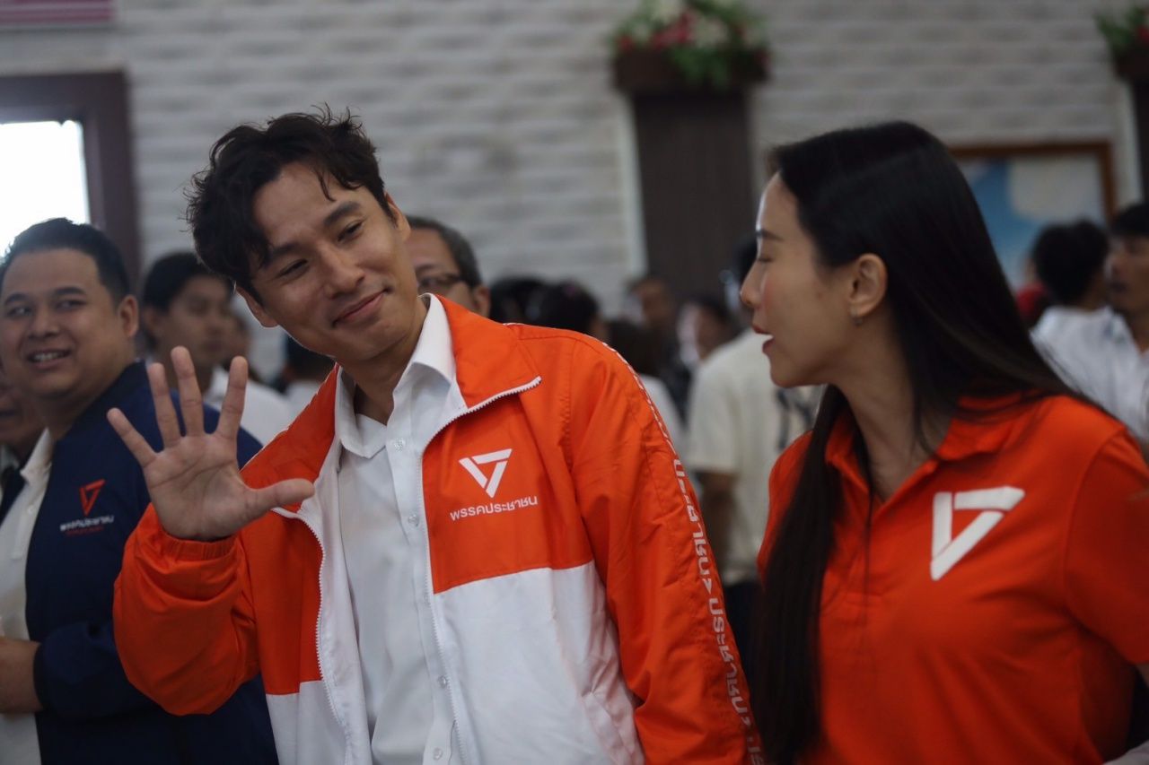 “爱克斯·拉克查农 - 苏迦提” 面对面 抽签奇拉令选举 支持泰国