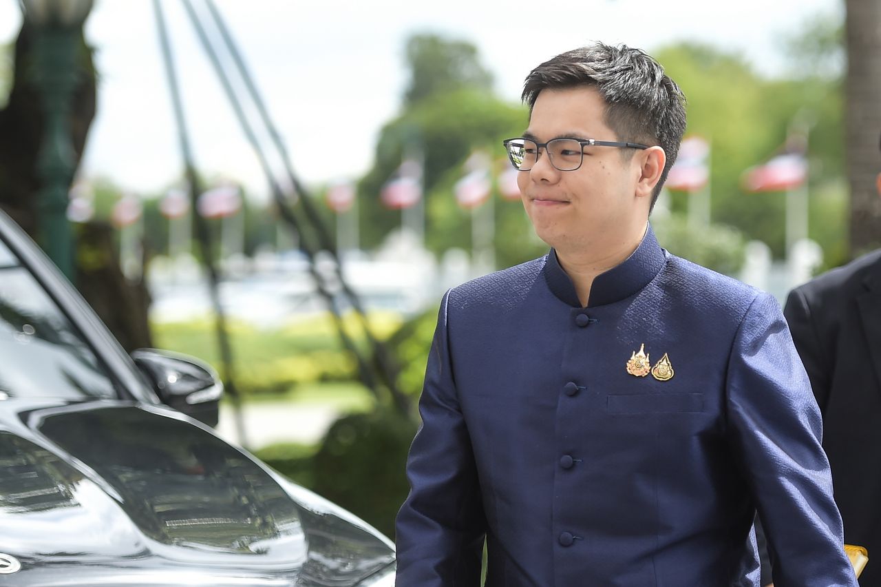 内阁最后一次会议- “Prasert” 携 Luang Pu Koon 回家
