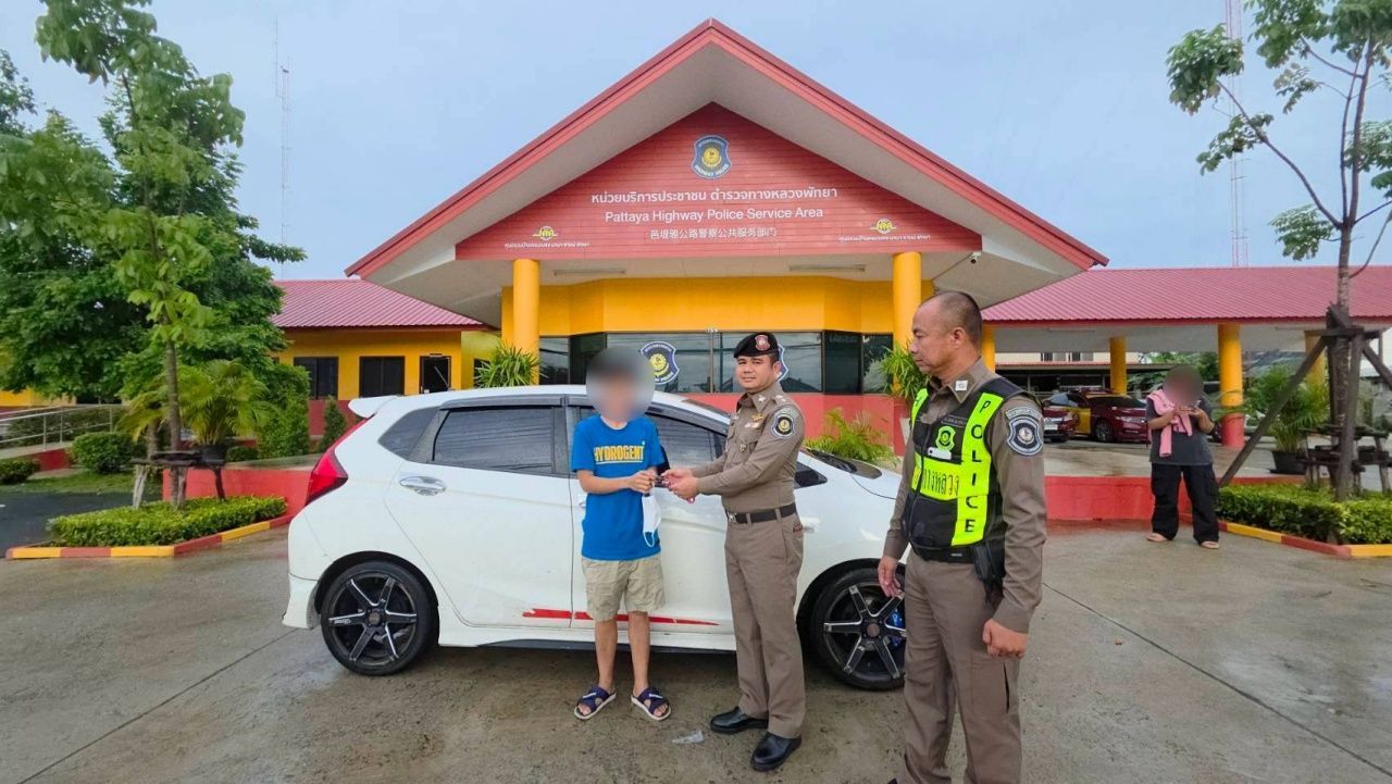 逮捕豪车司机，车牌为假，购自脸书用于日常生活