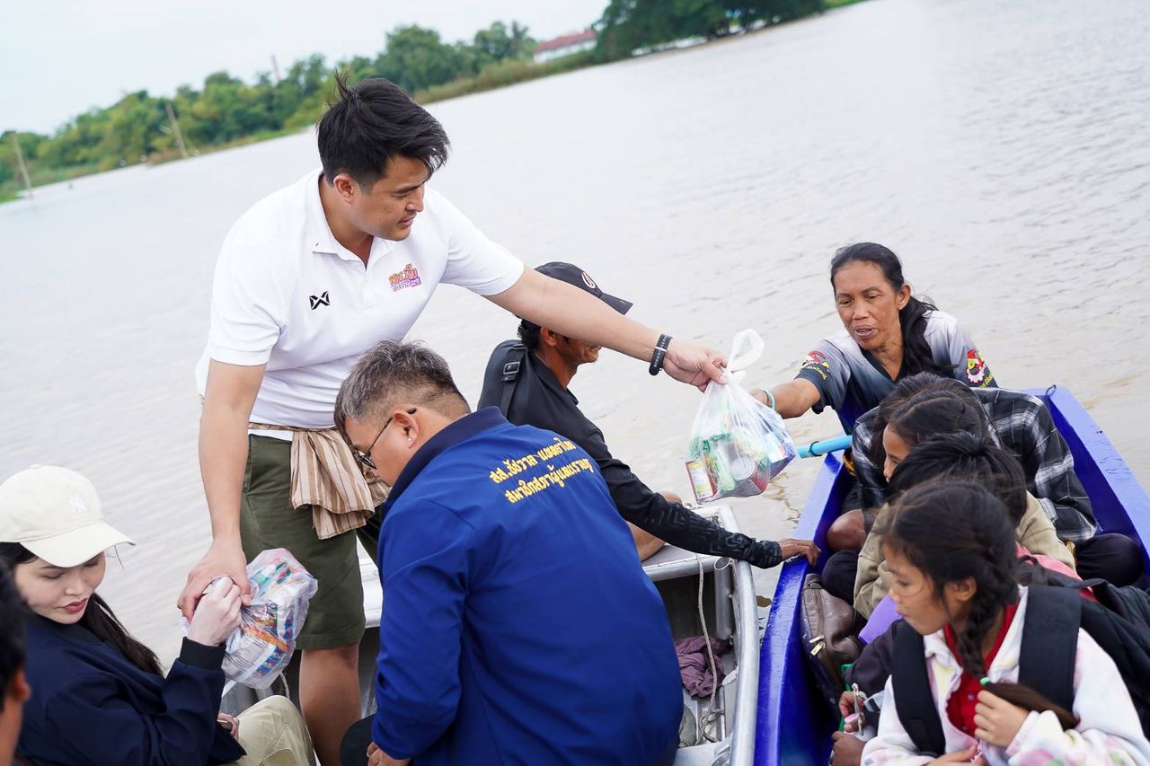 “议员查瓦尔”泰国建泰党 支援大城府水灾 急促政府解决水患反复问题