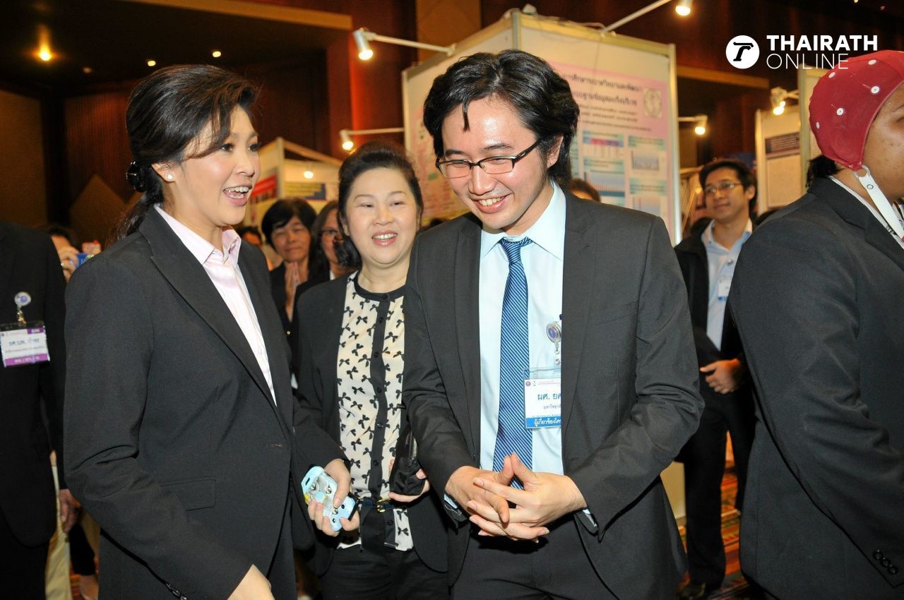 “抛装腔作势-扬声高喊”: 矢志中的能人之子容续报告政治梦想幻想