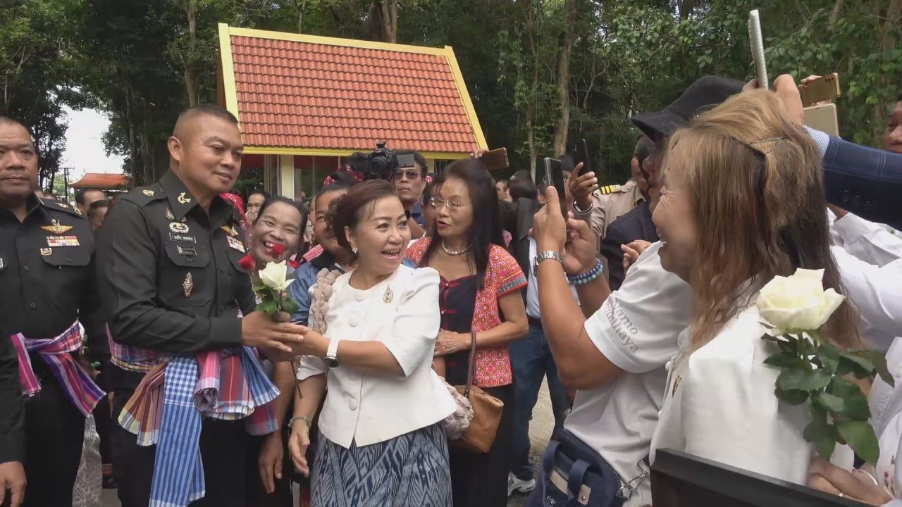第二军区司令员抵挡巫术传闻，进行佛像捐赠，村民声援