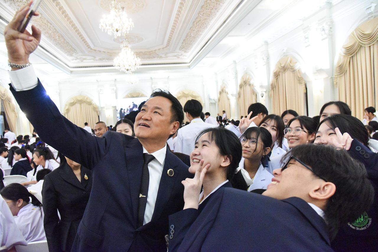 总理向青年致辞 鼓励大家勇敢做正确的事，并希望孩子们为未来振兴泰国