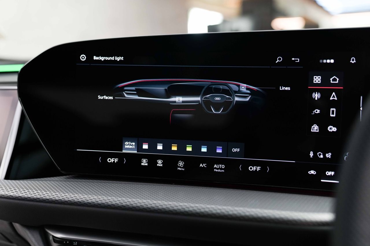 全新 Q5 e-hybrid 插电式混合动力 SUV 已在泰国上市，起价 400 万