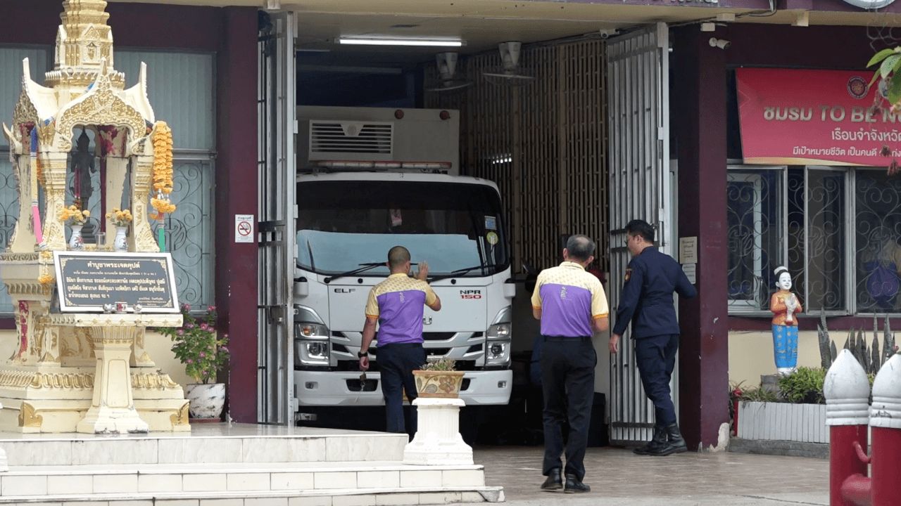 转移“隆坡”至那空攀农中央监狱，“塔恩姨”携爱心探访