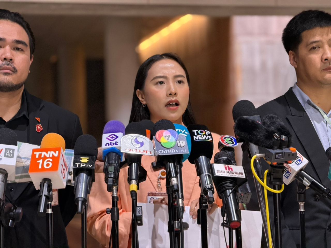 “艾丝·拉克什诺” 坚称新养老金公式最大限度地造福被保险人，揭露遭到机器人攻击