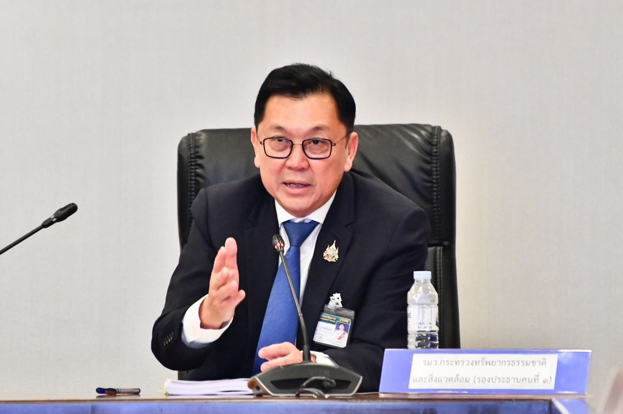 จตุพร บุรุษพัฒน์：资源部秘书升任第二届帕通他内阁的商务部长