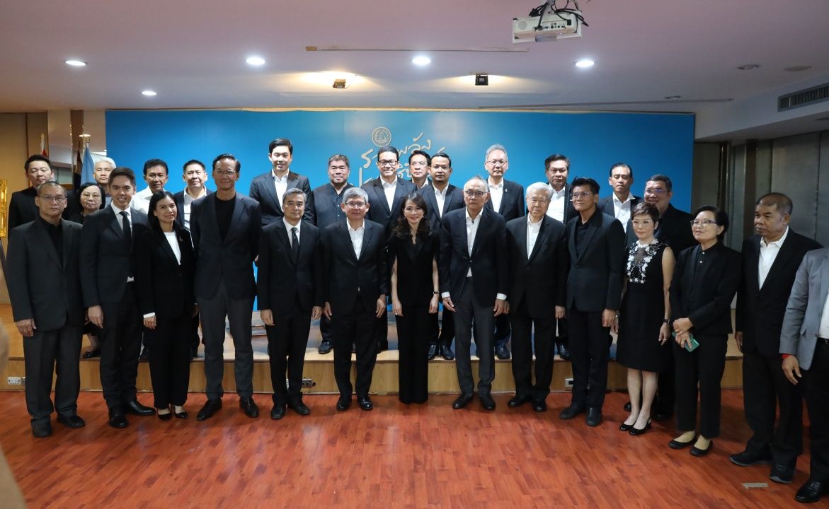 “素威特” 建议重组民主党,阿披实承认“Dr.อ้และคุณหญิงกัลยา”已走得太远,恐难回归