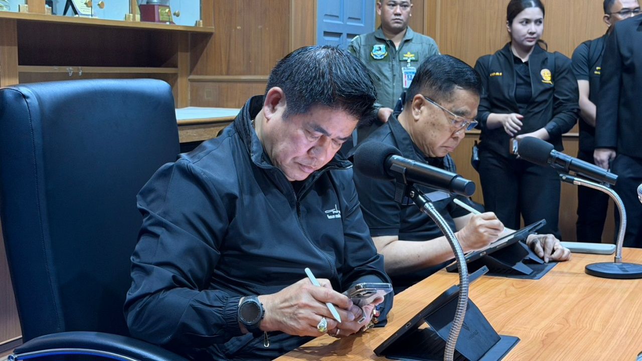 “Thammanat” 指挥南部洪水救援 派出高马力摩托艇和长尾船加速撤离居民