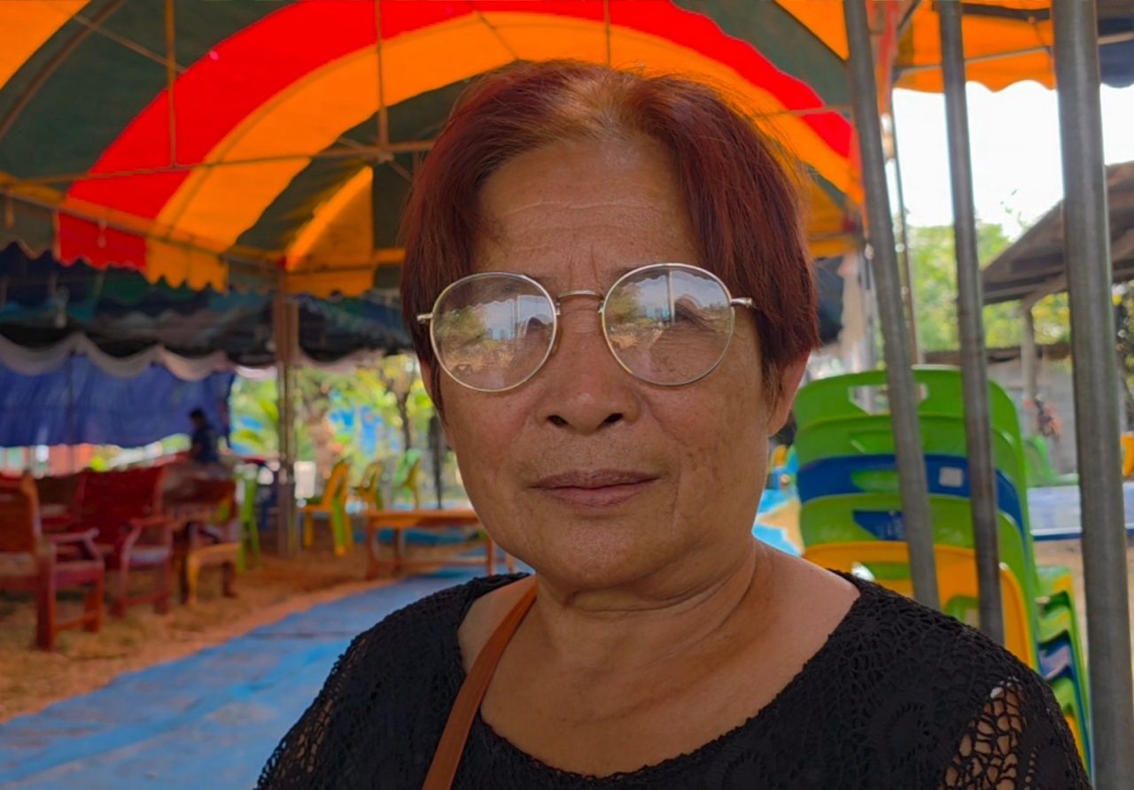 母亲悲伤接收“小翠彩”遗体，称2000万也无法弥补女儿生命，丈夫希望找回手机