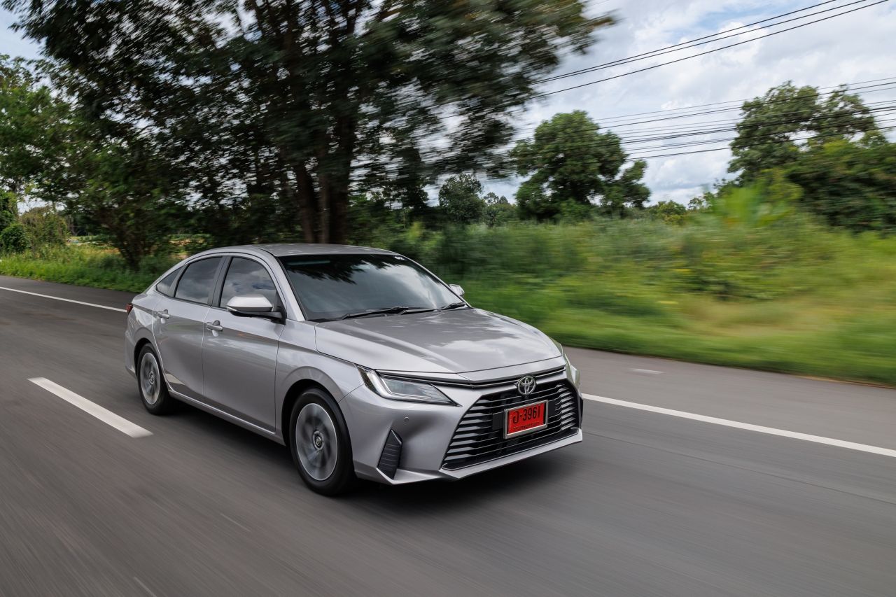 试驾评测：Toyota Yaris Ativ HEV 2025 - 节油表现出色，但驾驶乐趣需体验GR Sport