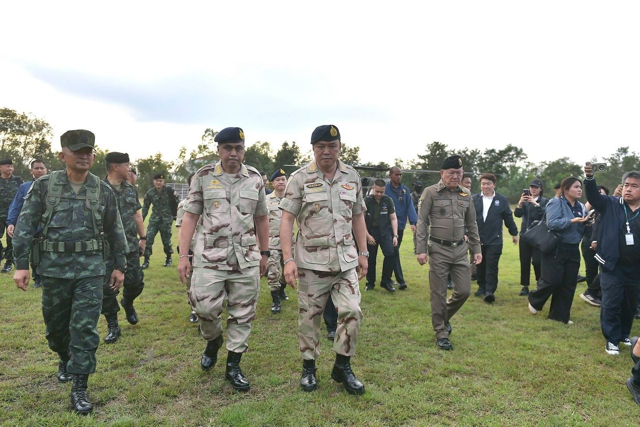 “阿努廷”访问会合－塔玛丽亚基地及攀登丘珍山 在看望触雷士兵之前