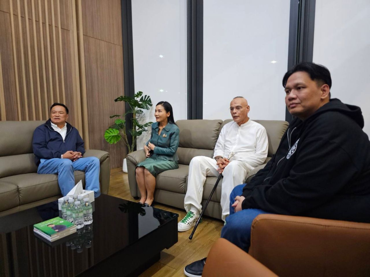 “阿努廷”访问法院，传言支持票数突破280，传有15名为泰党员加入