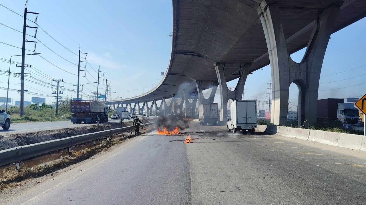 排水管起火 东线高速排水管碎片落到路上 惊险避过来往车辆