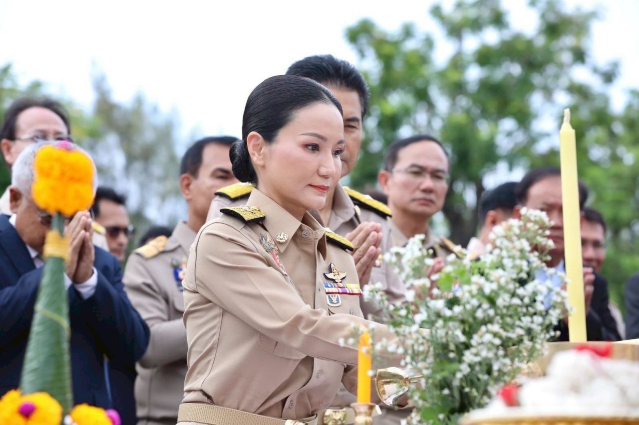 “纳露蒙” 带两位教育副部长到教育部参拜神圣，强调续推工作无障碍