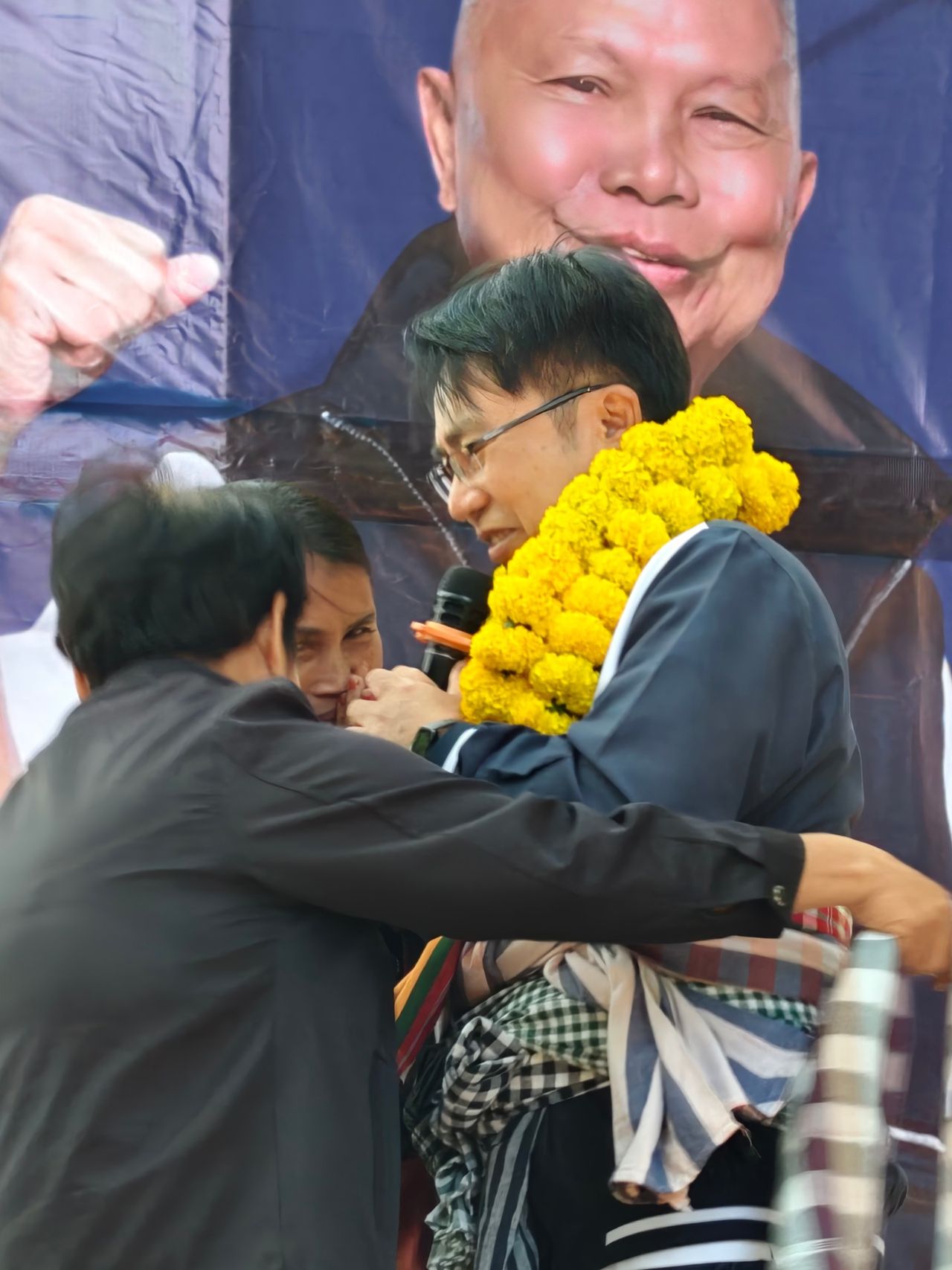 “萨伦”在黎逸竞选,呼吁60岁以上选民支持,重申支持半人半方案