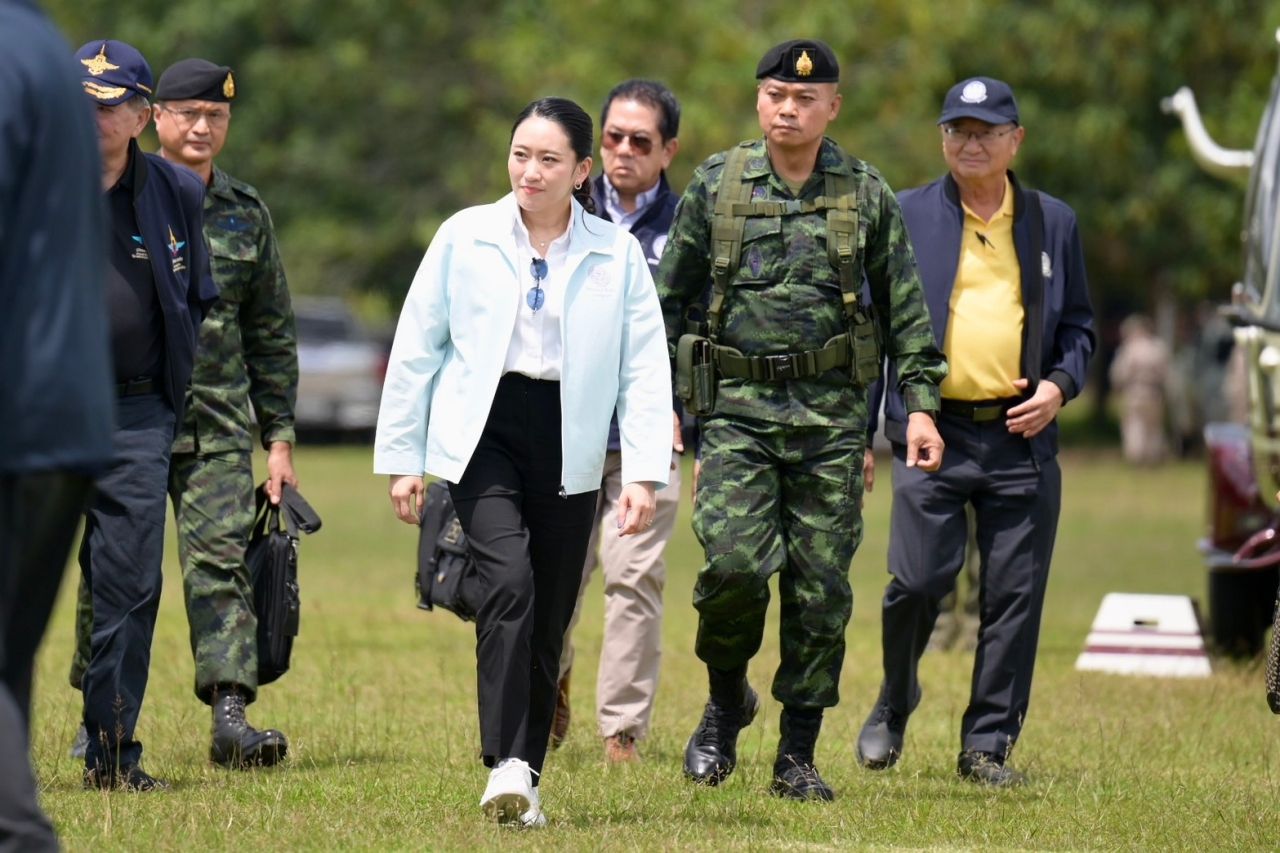 “佩同塔”前往武里南，第二军区司令迎接，强调解决所有问题