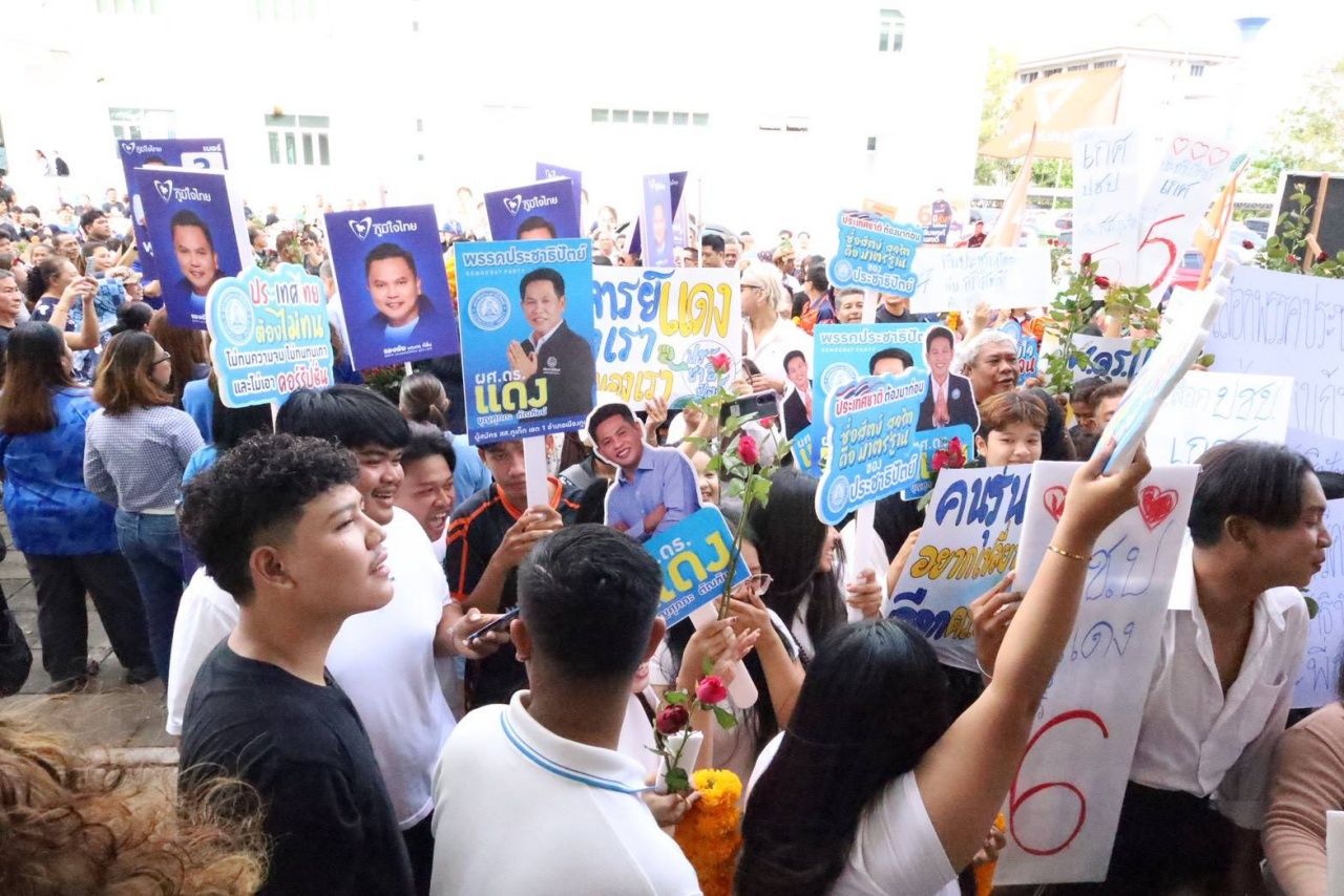 第一天的选举气氛：普吉县议员报名踊跃，支持者挤满全场