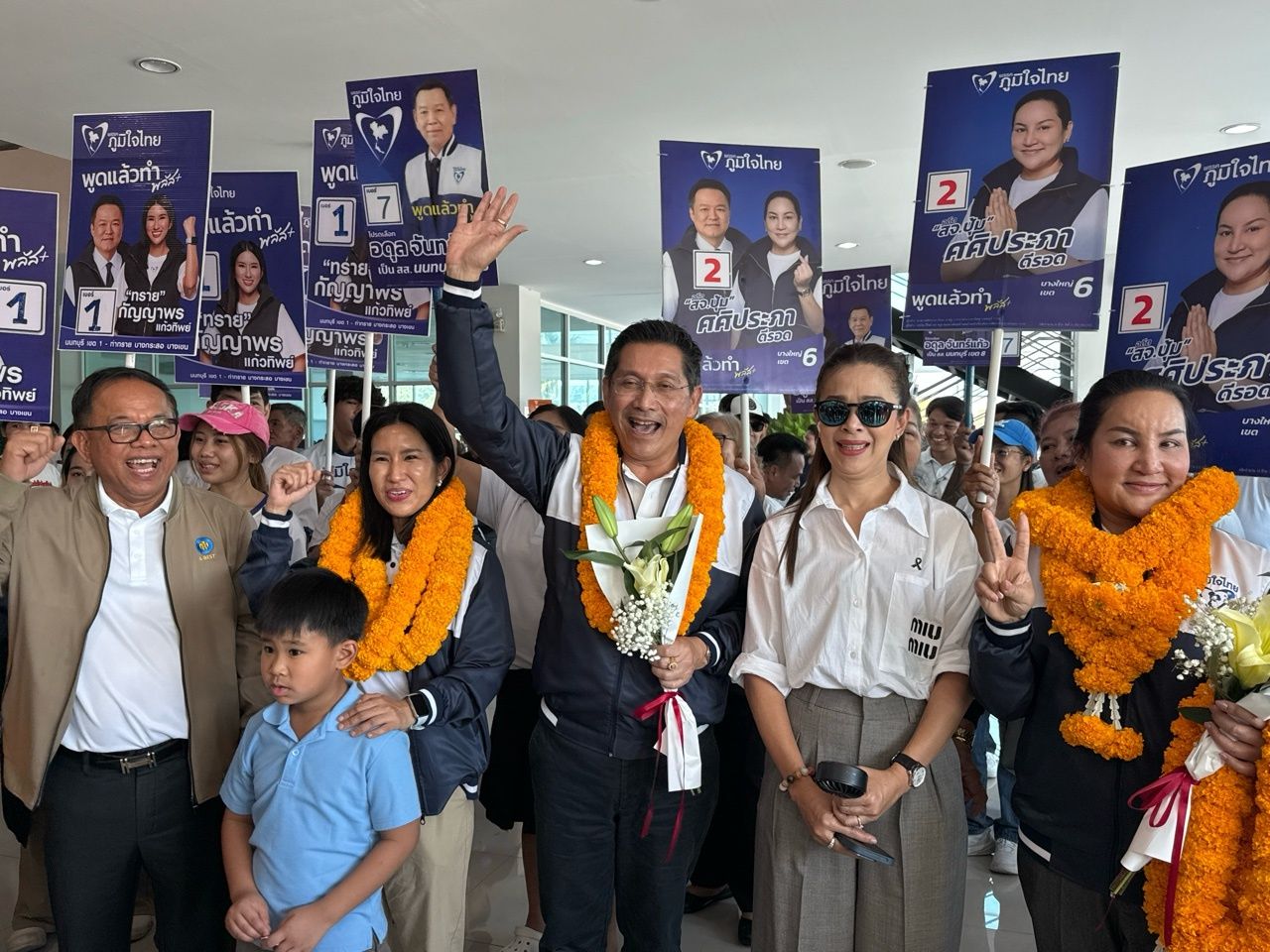检察长之女穿“泰国骄傲”党服参选暖武里议员，希望用知识发展国家