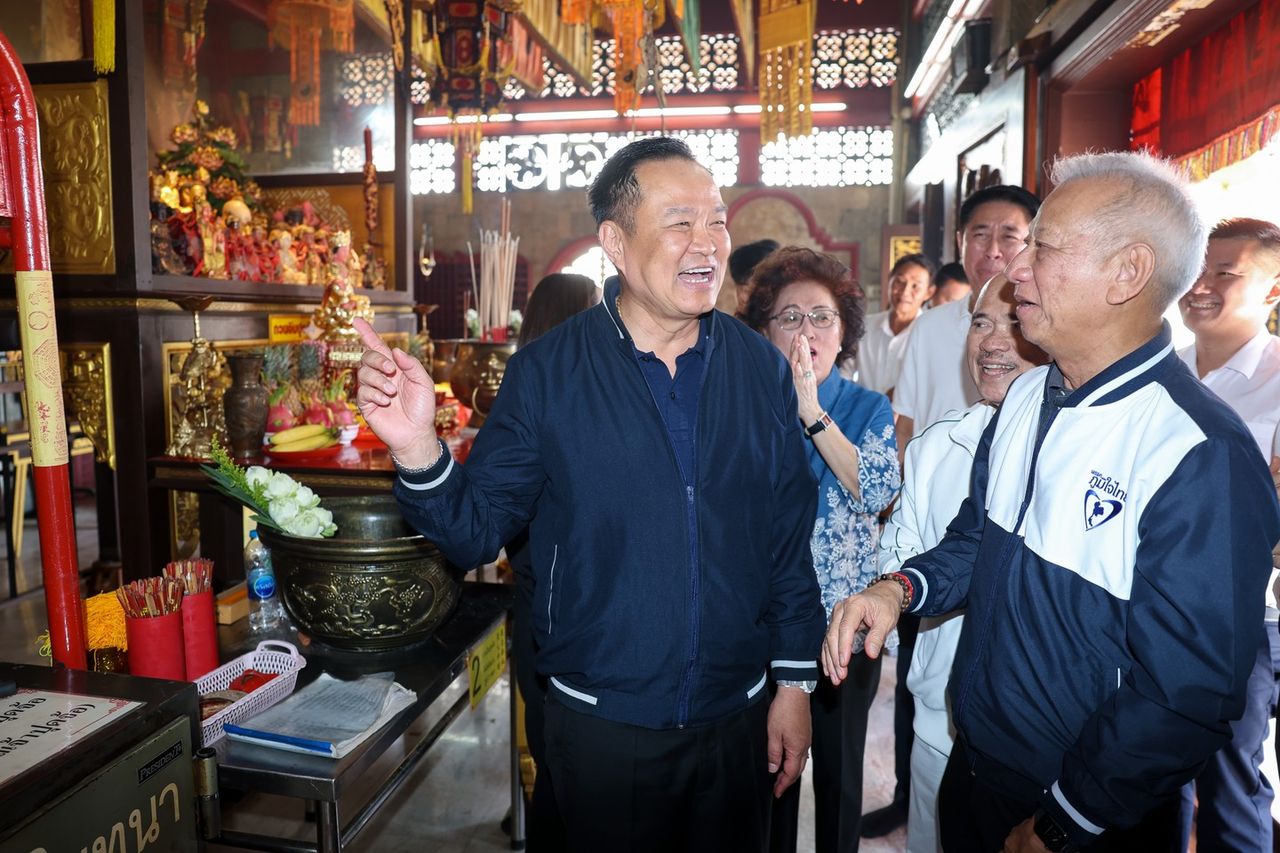 “阿努廷” 希望以打破普吉的蛋壳为荣，进行祈福敲钟37次