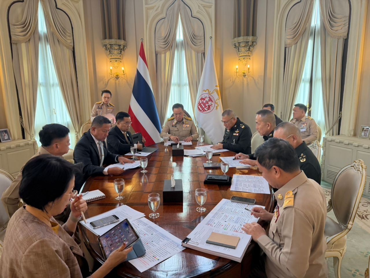 总理召集安全部门开会，首度召开国安会议，讨论架构与人力配置
